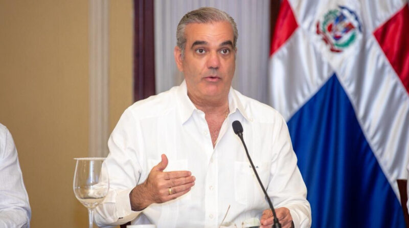 residente Luis Abinader anuncia que el Gobierno mantendrá sin variación precios de los combustibles para la presente semana