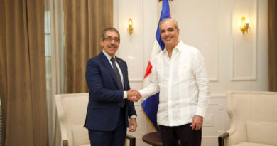 Presidente Abinader recibe en el Palacio Nacional al nuevo rector electo de la UASD, Jorge Asjana David