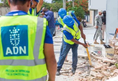 Alcaldía del DN demuele dos bancas de apuestas que operaban irregularmente en aceras