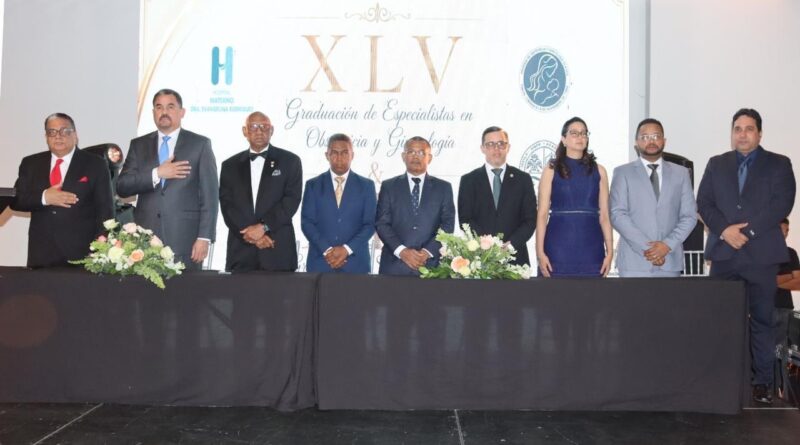 HMDER gradúa 15 nuevos especialistas en Obstetricia, Ginecología y Neonatología HMDER gradúa 15 nuevos especialistas en Obstetricia, Ginecología y Neonatología