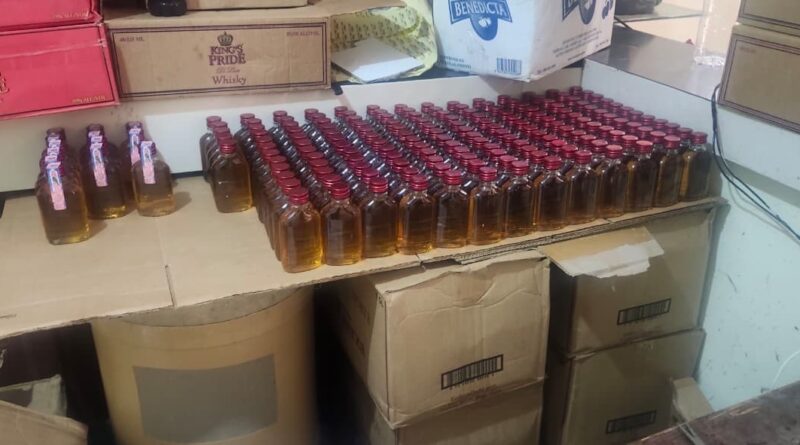 Policía Nacional desmantela fábrica clandestina de bebidas adulteradas; ocupa más de 1,300 botellas, maquinaria, alcohol, cigarrillos y un vehículo en Los Alcarrizos Policía Nacional desmantela fábrica clandestina de bebidas adulteradas; ocupa más de 1,300 botellas, maquinaria, alcohol, cigarrillos y un vehículo en Los Alcarrizos