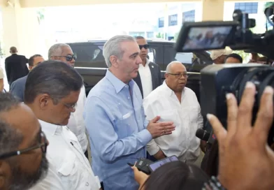 Abinader reitera posición del Gobierno de mantener la cesantía y llama al consenso