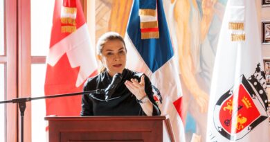 Carolina Mejía y embajadora Jacqueline DeLima encabezan acto por el Día de Canadá Carolina Mejía y embajadora Jacqueline DeLima encabezan acto por el Día de Canadá