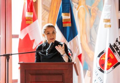 Carolina Mejía y embajadora Jacqueline DeLima encabezan acto por el Día de Canadá Carolina Mejía y embajadora Jacqueline DeLima encabezan acto por el Día de Canadá