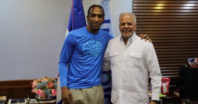 Administrador de EGEHID recibe visita baloncestista Jassel Pérez