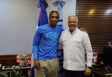 Administrador de EGEHID recibe visita baloncestista Jassel Pérez